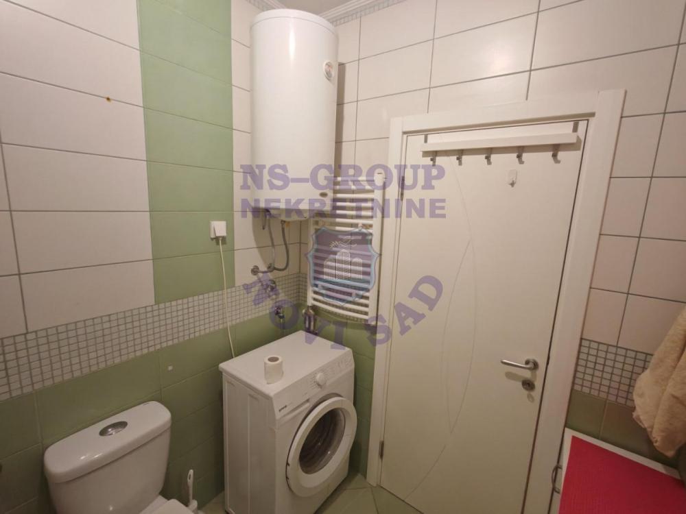 Slika 10 - Dvosoban, 52m2, Trg Komenskog Novi Sad, sa terasom, ima lift