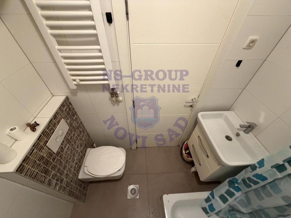 Slika 5 - Dvosoban, 41m2, Bulevar patrijarha Pavla (Somborski bulevar) Novi Sad, sa terasom, ima lift