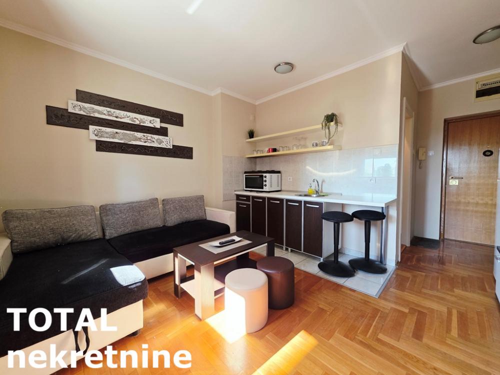 Slika 2 - Stan,NOVI SAD,BULEVAR,kv: 23.00, € 93000, ID: 1102683