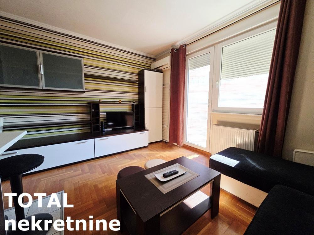 Slika 1 - Stan,NOVI SAD,BULEVAR,kv: 23.00, € 93000, ID: 1102683