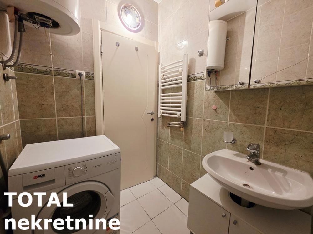 Slika 5 - Stan,NOVI SAD,BULEVAR,kv: 23.00, € 93000, ID: 1102683