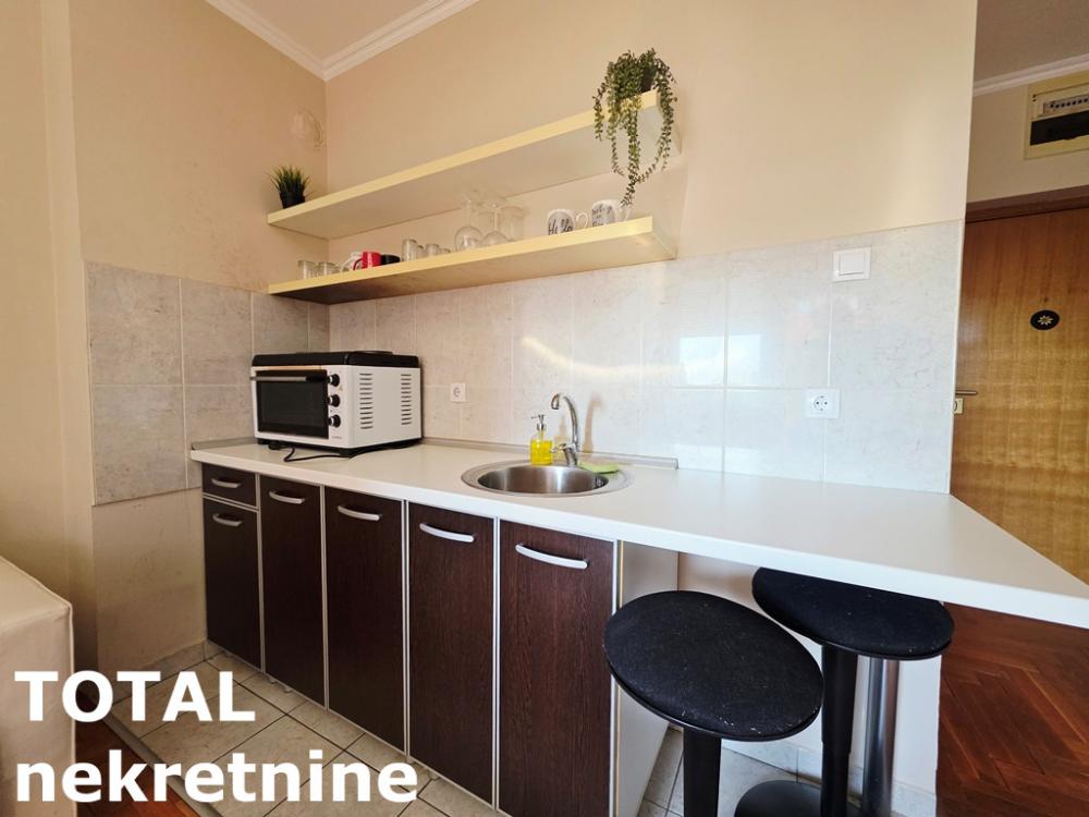 Slika 3 - Stan,NOVI SAD,BULEVAR,kv: 23.00, € 93000, ID: 1102683