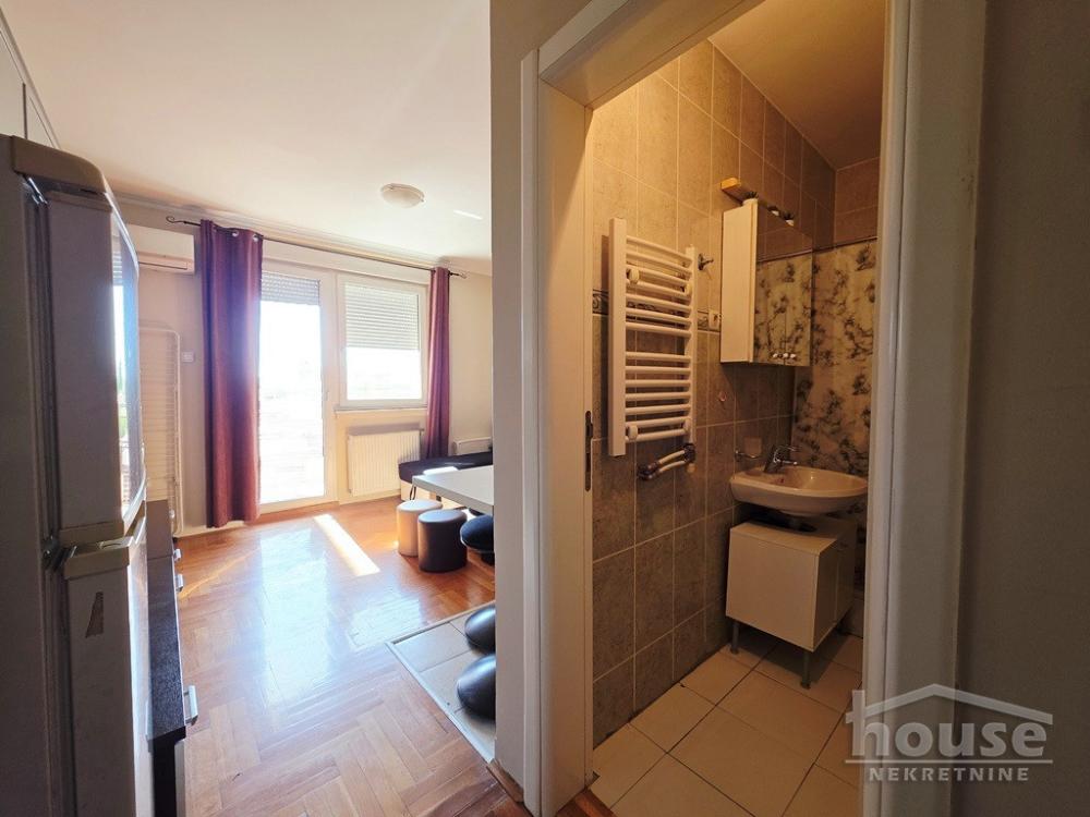 Slika 8 - Stan,NOVI SAD,BULEVAR,kv: 23.00, € 98000, ID: 1065837