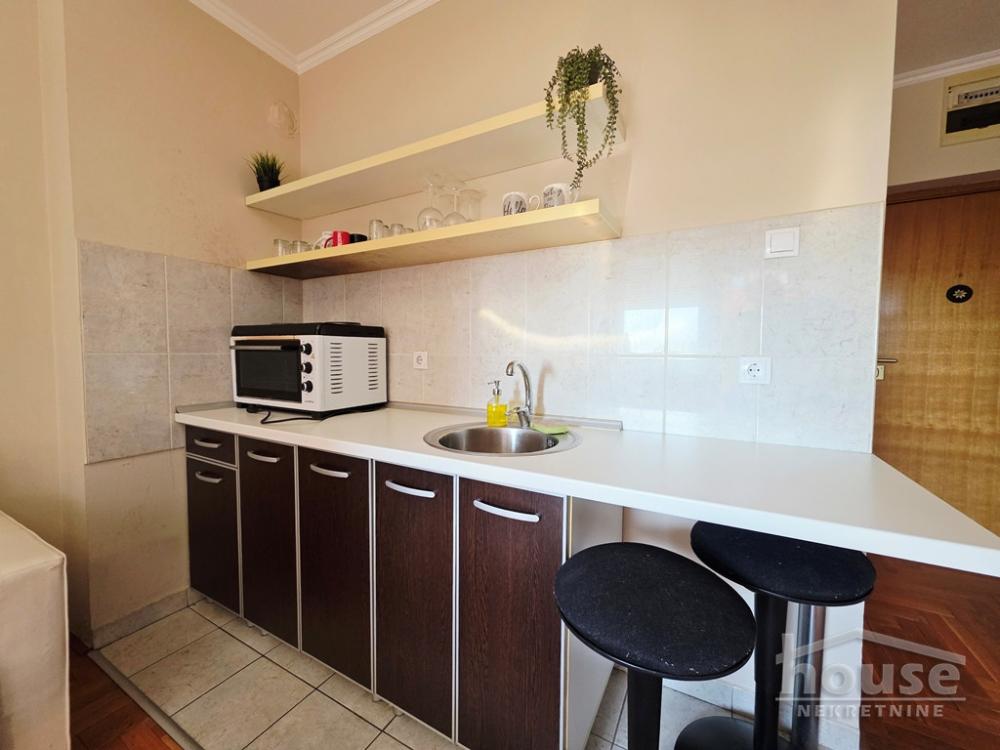 Slika 3 - Stan,NOVI SAD,BULEVAR,kv: 23.00, € 98000, ID: 1065837