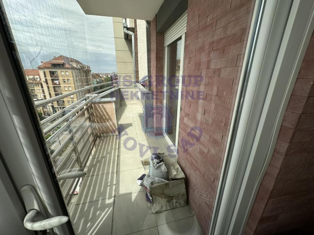 Slika 6 - Četvorosoban, 105m2, Podbara Novi Sad, sa terasom, ima lift