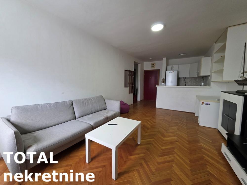 Slika 2 - Stan,NOVI SAD,BULEVAR,kv: 53.00, € 185500, ID: 1102443