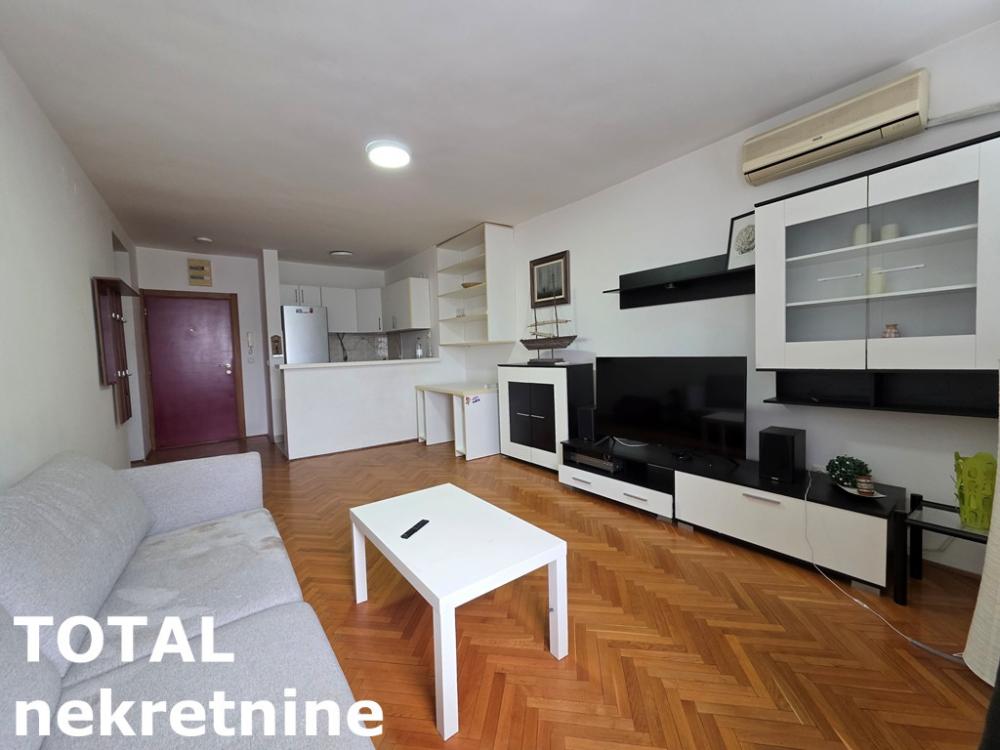 Slika 1 - Stan,NOVI SAD,BULEVAR,kv: 53.00, € 185500, ID: 1102443