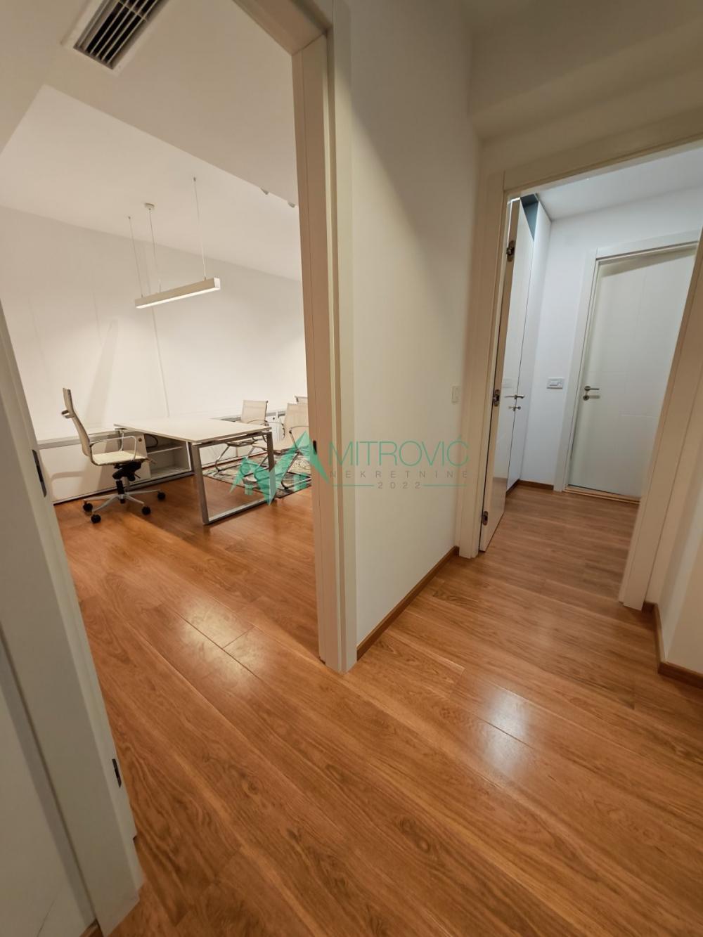 Slika 9 - Trosoban poslovni apartman površine 101 m² u Pupinovoj palati! 