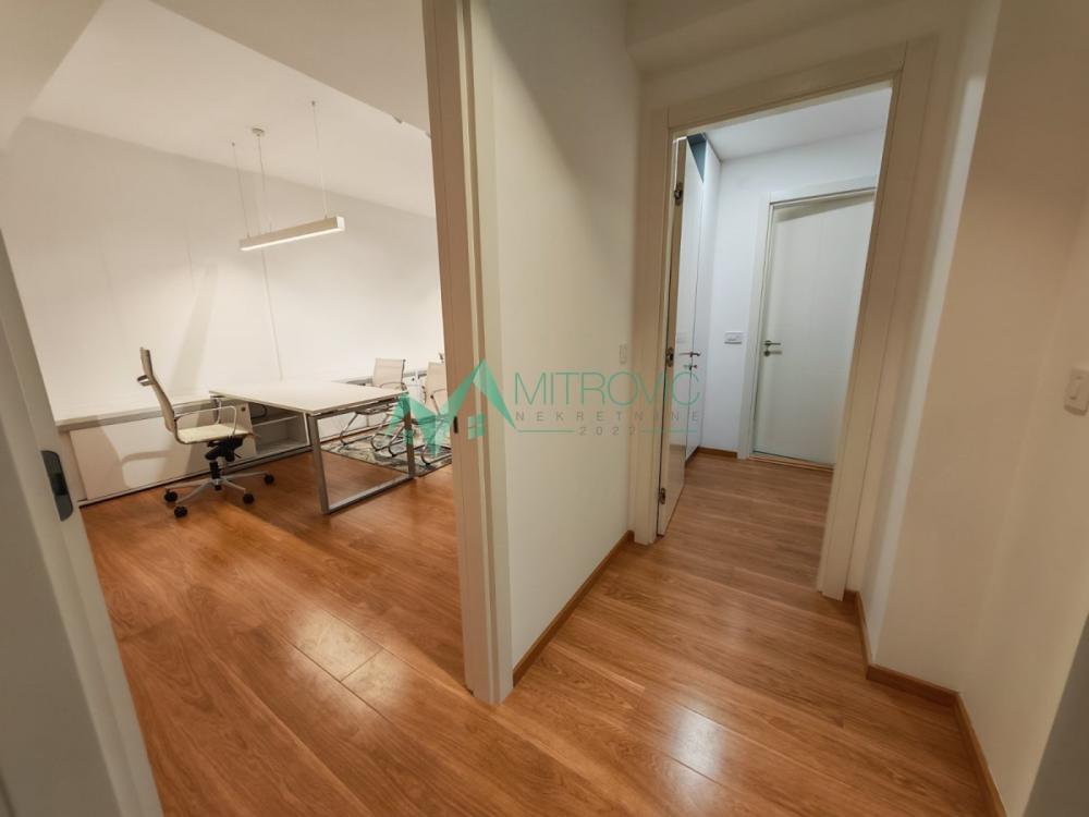Slika 5 - Trosoban poslovni apartman površine 101 m² u Pupinovoj palati! 