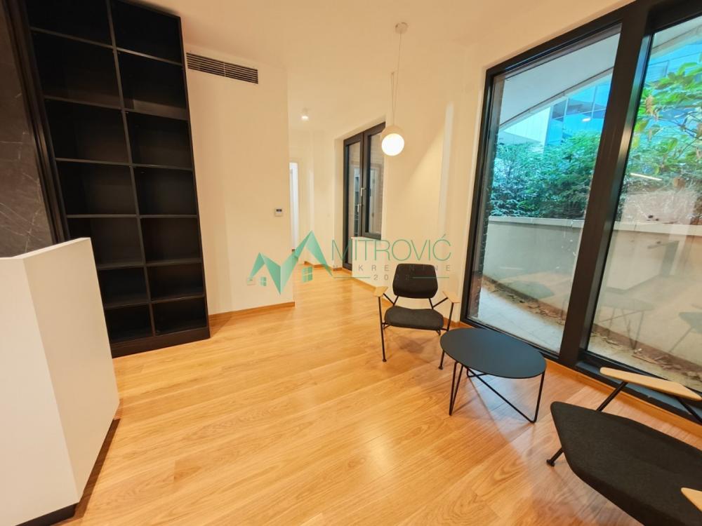 Slika 2 - Trosoban poslovni apartman površine 101 m² u Pupinovoj palati! 