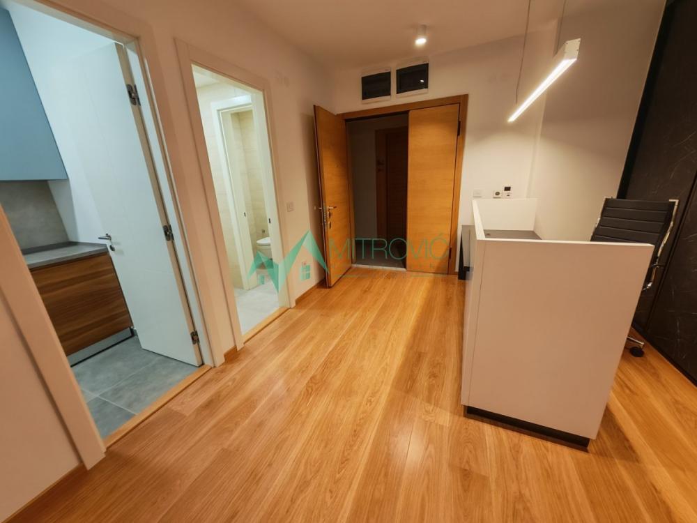 Slika 1 - Trosoban poslovni apartman površine 101 m² u Pupinovoj palati! 