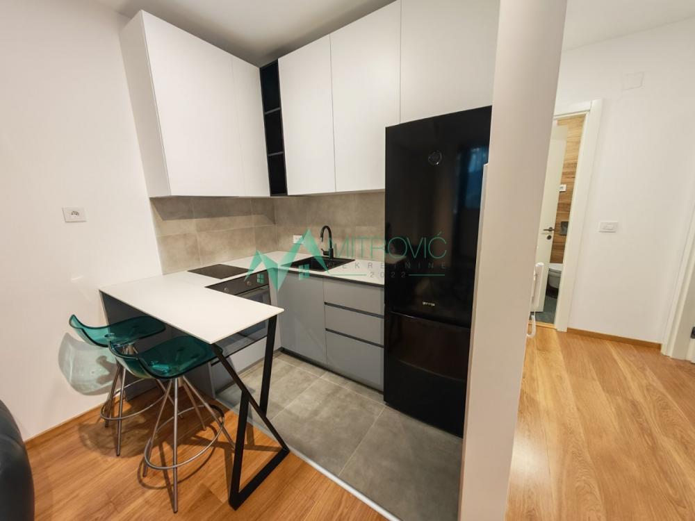 Slika 3 - Moderno opremljen poslovni apartman u srcu Novog Sada, smeš
