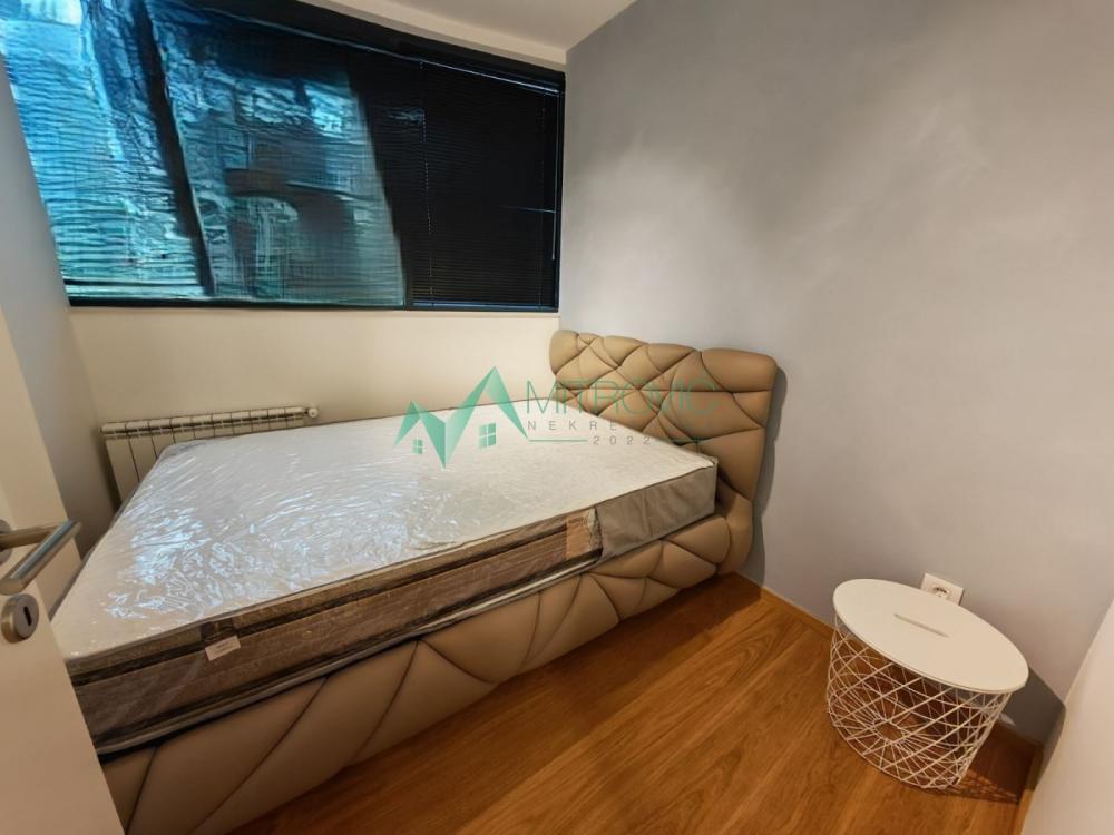 Slika 5 - Moderno opremljen poslovni apartman u srcu Novog Sada, smeš