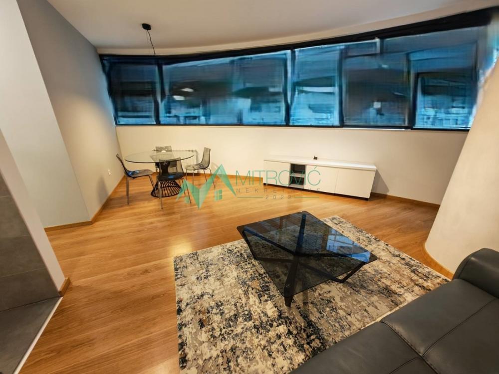 Slika 1 - Moderno opremljen poslovni apartman u srcu Novog Sada, smeš