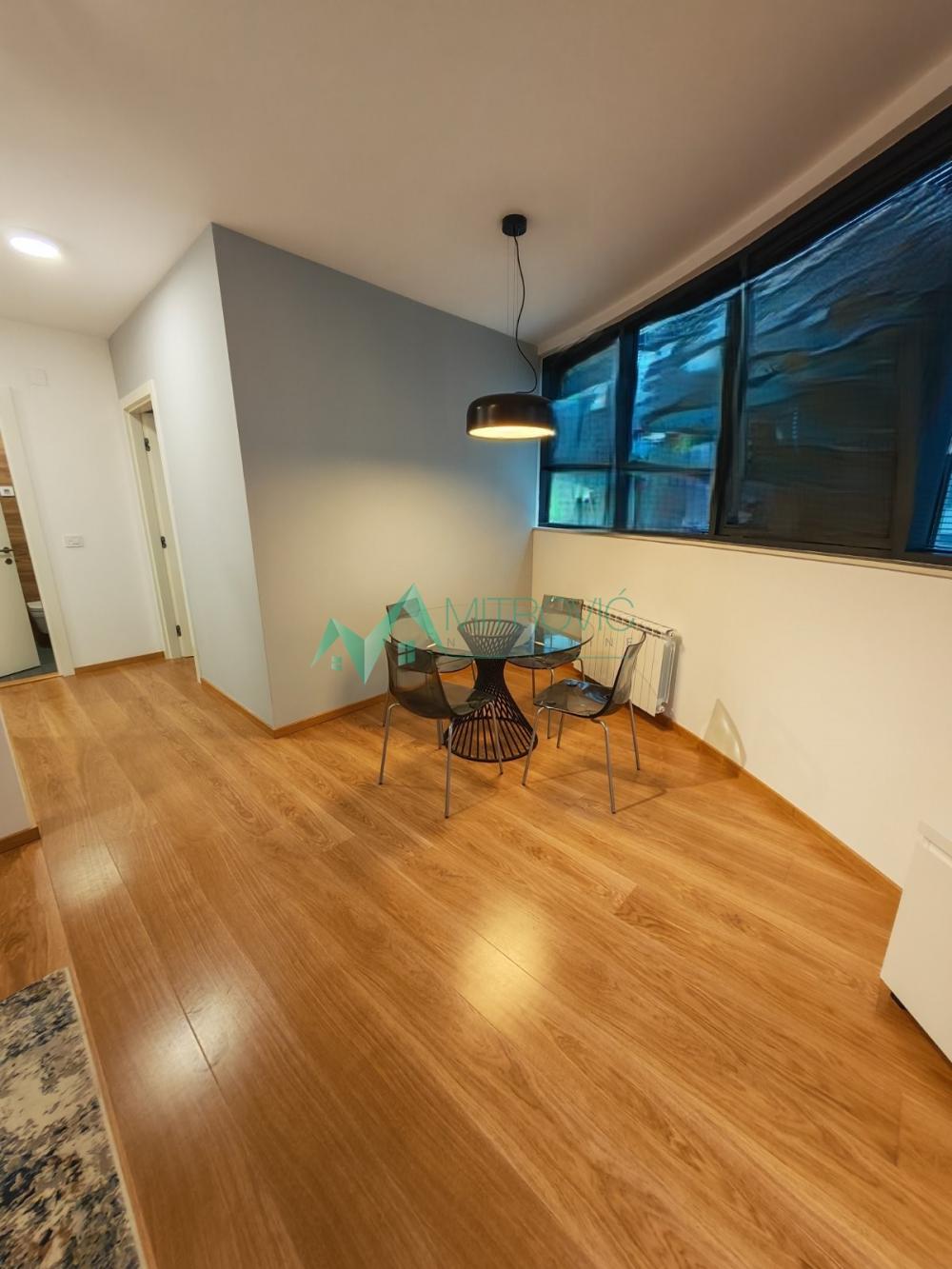 Slika 2 - Moderno opremljen poslovni apartman u srcu Novog Sada, smeš