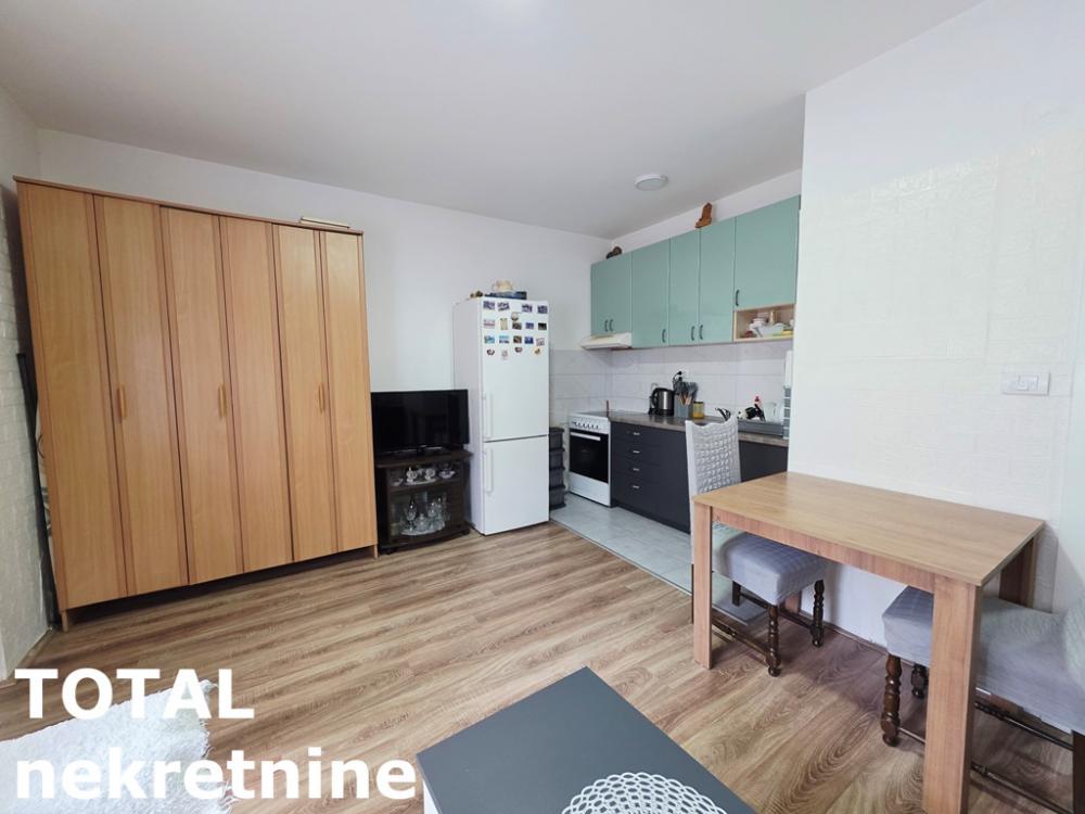 Slika 3 - Stan,NOVI SAD,ADICE,kv: 22.00, € 48000, ID: 1102700