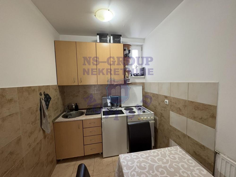 Slika 3 - Jednosoban, 27m2, Podbara Novi Sad, sa terasom, ima lift