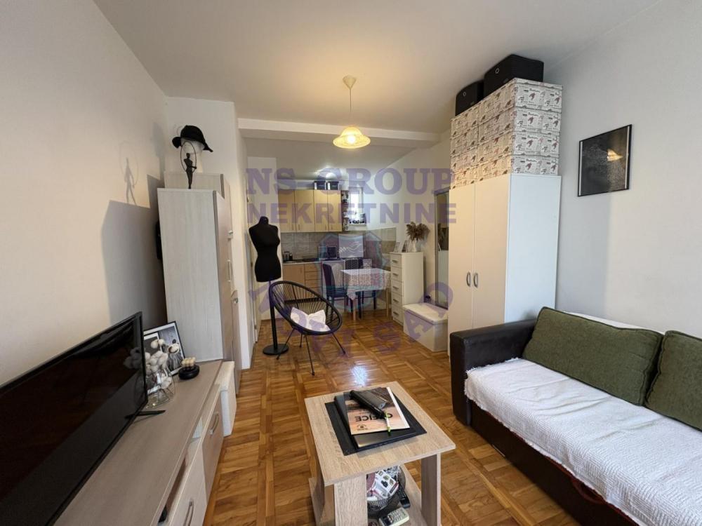 Glavna slika -Jednosoban, 27m2, Podbara Novi Sad, sa terasom, ima lift