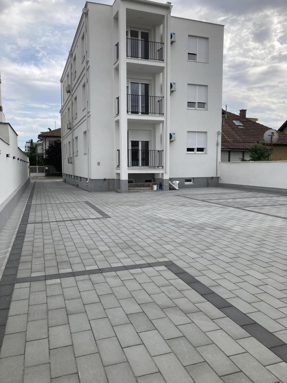 Slika 1 - Parking, PDV se ne plaća, Podeljiv na dva, Opremljen