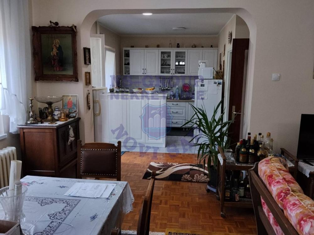 Slika 6 - 571900-Stan je komplet renoviran.