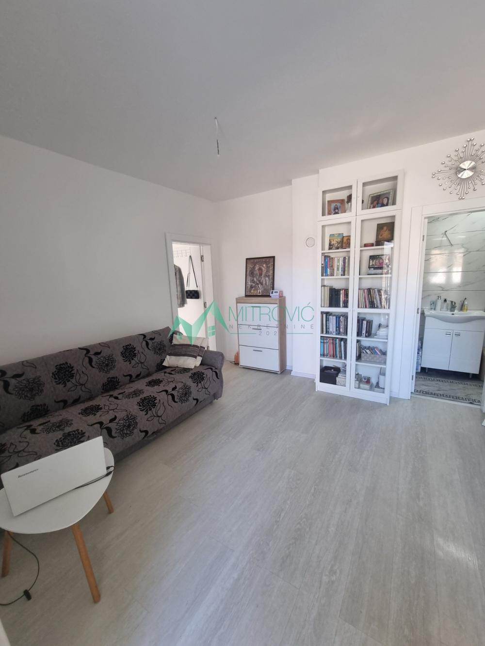 Slika 3 - Dvosoban stan 51m² - centar Veternika. 