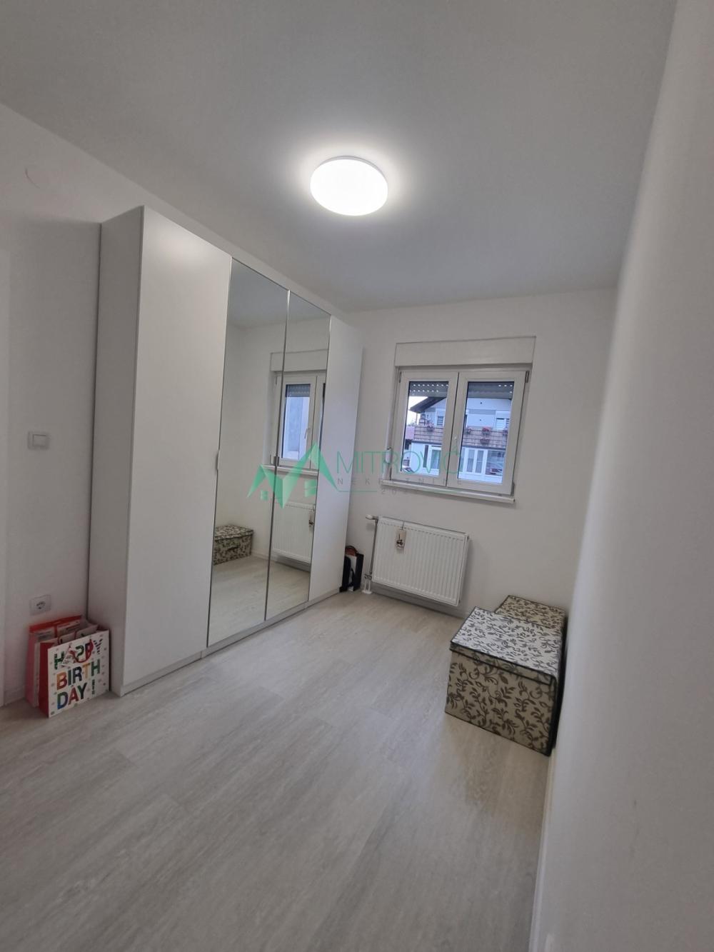 Slika 4 - Dvosoban stan 51m² - centar Veternika. 