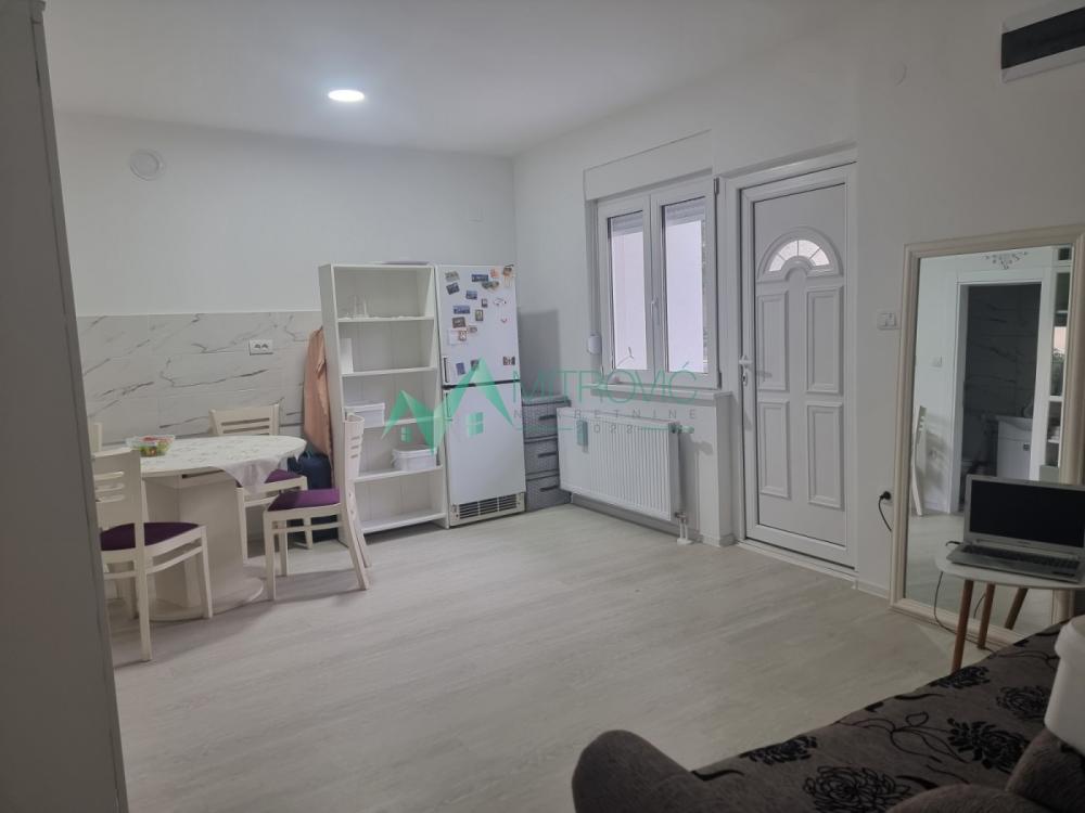 Slika 1 - Dvosoban stan 51m² - centar Veternika. 
