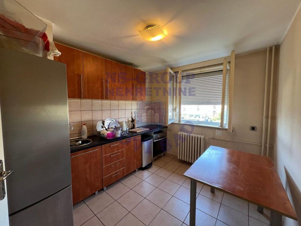 Slika 4 - Trosoban stan na Bulevaru oslobođenja!