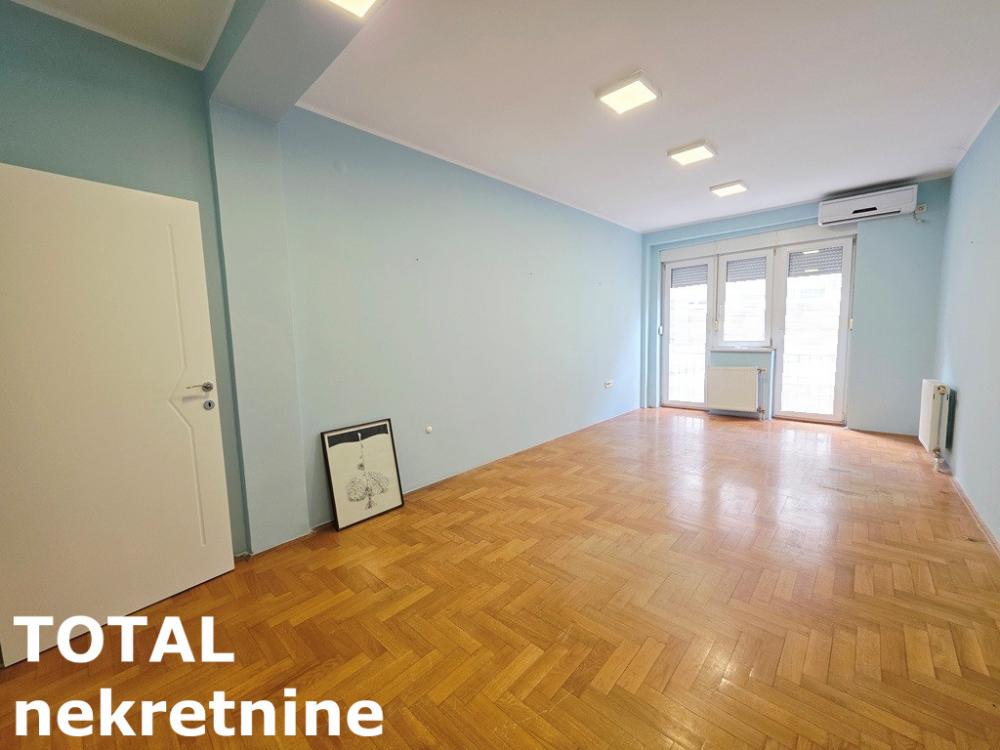 Slika 1 - Stan,NOVI SAD,CENTAR,kv: 78.00, € 250000, ID: 1101838