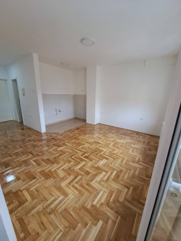 Slika 3 - Stan,NOVI SAD,NOVI BULEVAR,kv: 26.00, € 78500, ID: 1059438