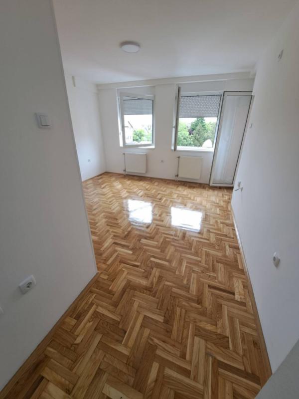 Slika 1 - Stan,NOVI SAD,NOVI BULEVAR,kv: 26.00, € 78500, ID: 1059438