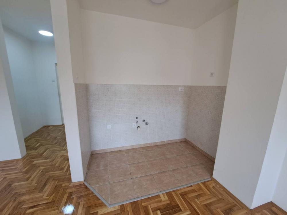 Slika 2 - Stan,NOVI SAD,NOVI BULEVAR,kv: 26.00, € 78500, ID: 1059438