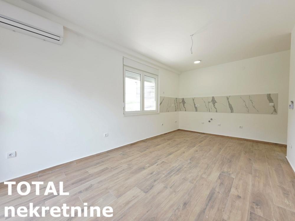 Slika 3 - Stan,NOVI SAD,ADICE,kv: 50.00, € 100000, ID: 1100167