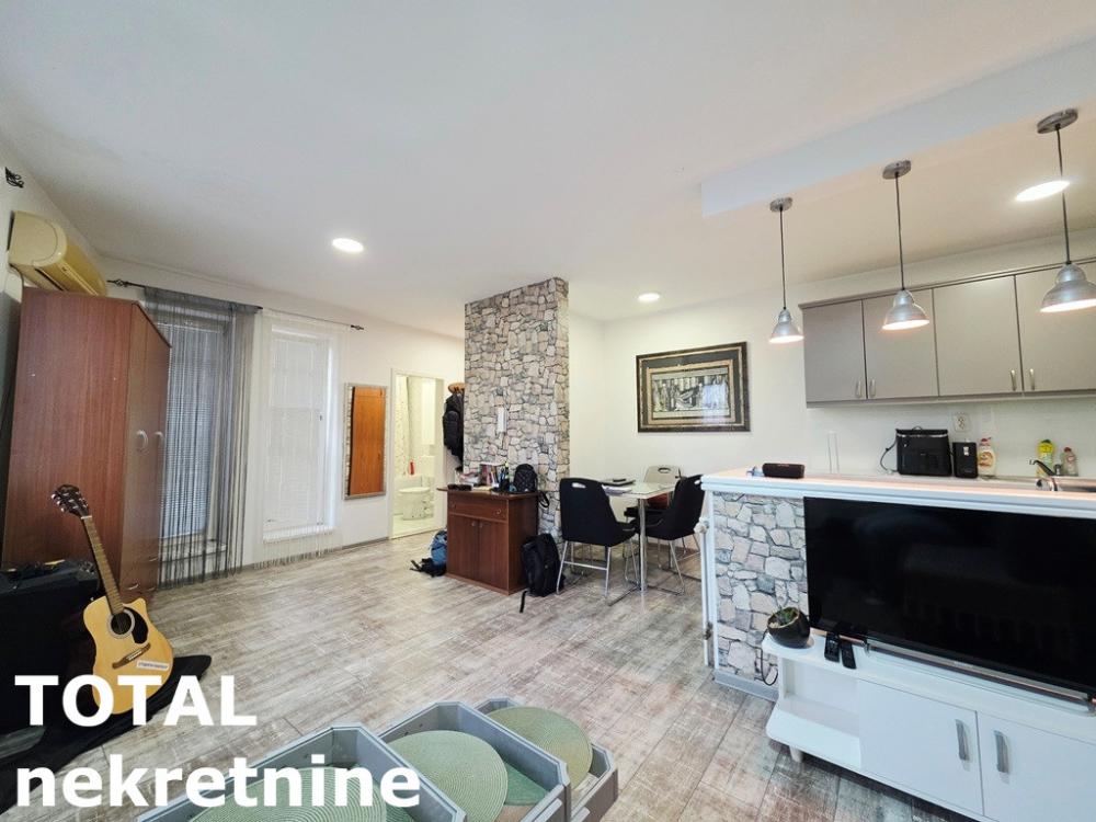 Slika 3 - Stan,NOVI SAD,CENTAR,kv: 42.00, € 134400, ID: 1102711