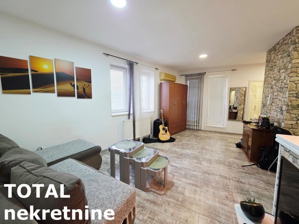 Slika 4 - Stan,NOVI SAD,CENTAR,kv: 42.00, € 134400, ID: 1102711
