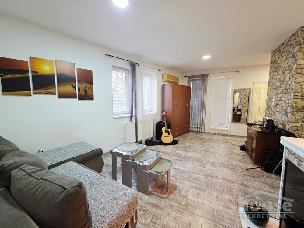 Slika 4 - Stan,NOVI SAD,CENTAR,kv: 42.00, € 134400, ID: 1065865