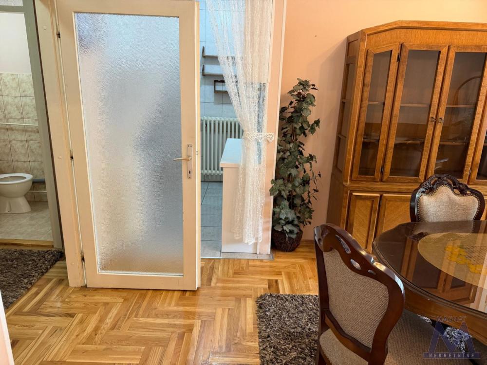 Slika 3 - Stan,NOVI SAD,BULEVAR,kv: 49, € 149400, ID: 1019379