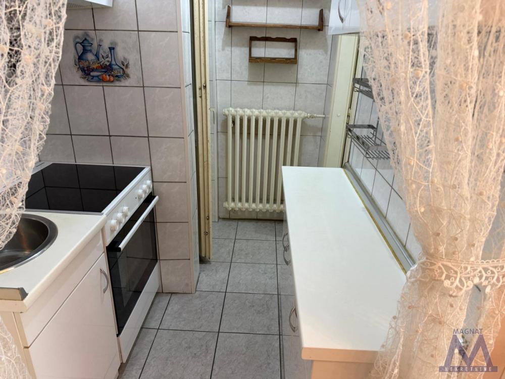 Slika 6 - Stan,NOVI SAD,BULEVAR,kv: 49, € 149400, ID: 1019379