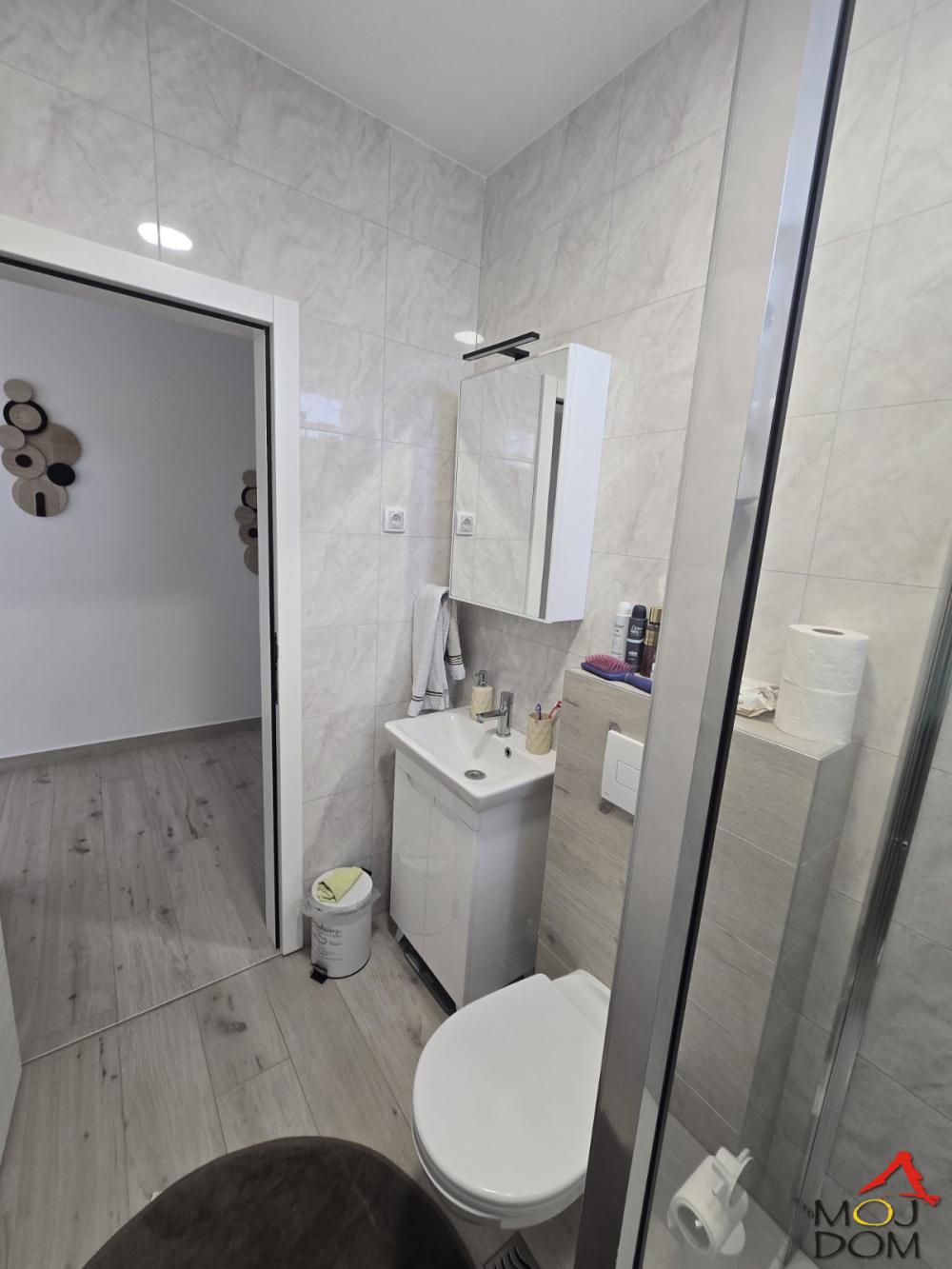 Slika 10 - Stan,NOVI SAD,ADICE,kv: 88, € 199000, ID: 1029378