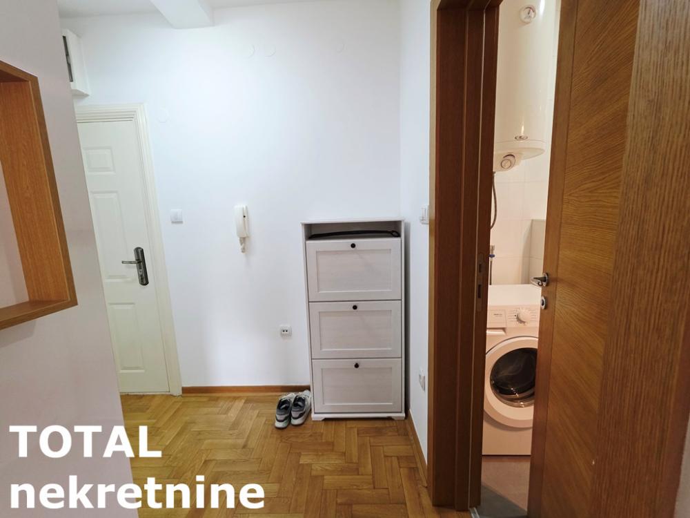 Slika 11 - Stan,NOVI SAD,BULEVAR,kv: 42.00, € 158000, ID: 1102689