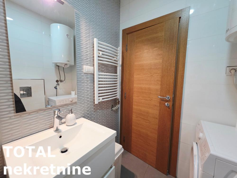 Slika 9 - Stan,NOVI SAD,BULEVAR,kv: 42.00, € 158000, ID: 1102689