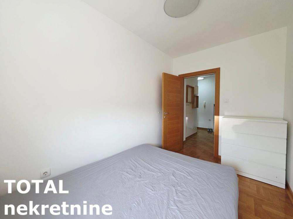 Slika 7 - Stan,NOVI SAD,BULEVAR,kv: 42.00, € 158000, ID: 1102689