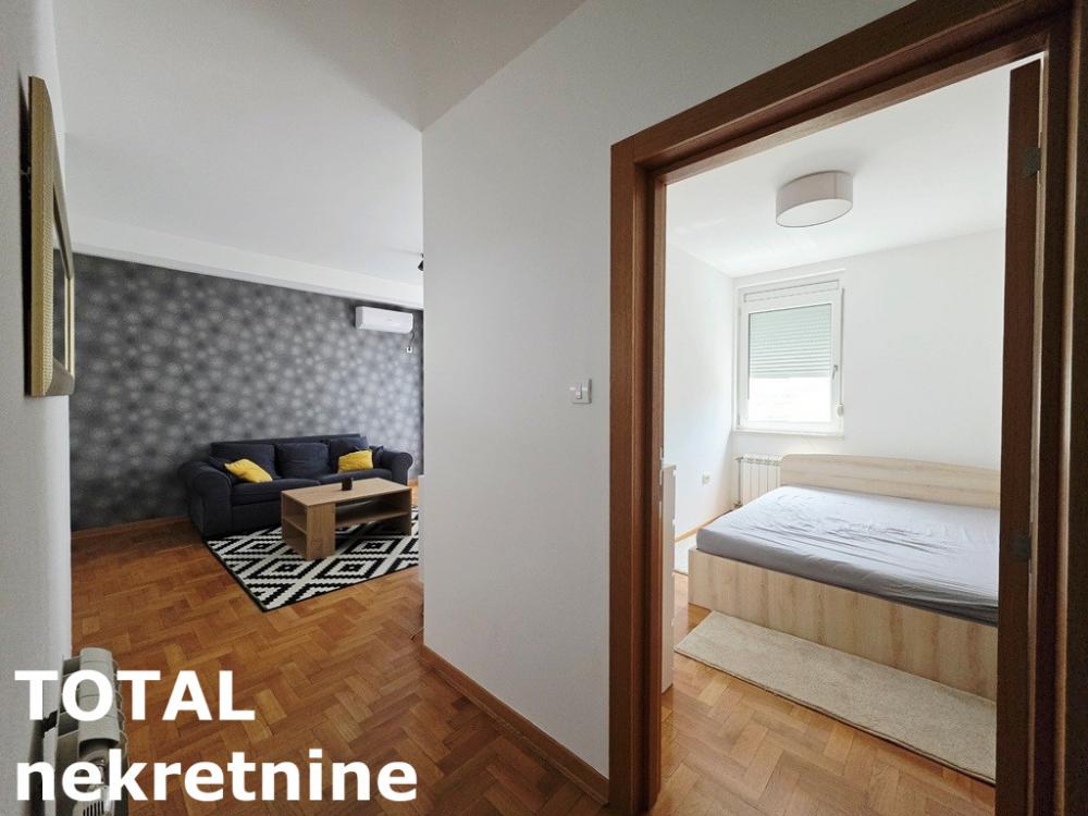 Slika 10 - Stan,NOVI SAD,BULEVAR,kv: 42.00, € 158000, ID: 1102689