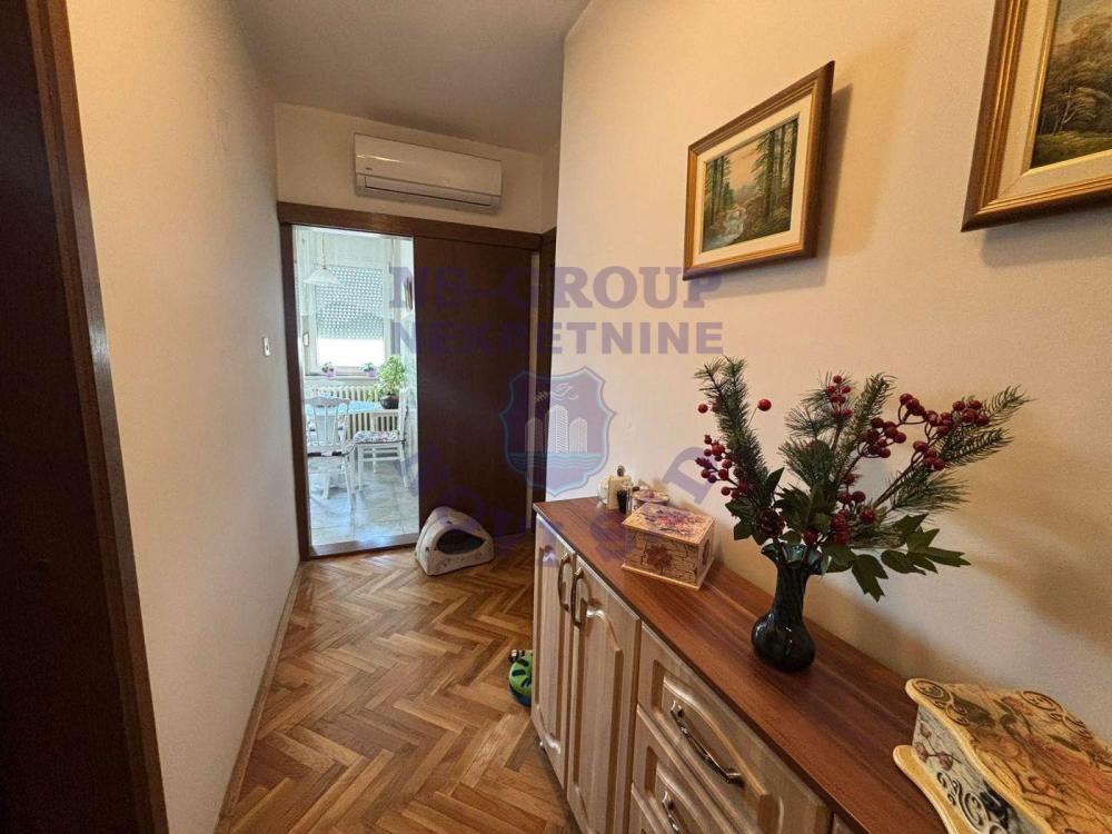 Slika 4 - Izuzetan dvoiposoban stan na Detelinari!