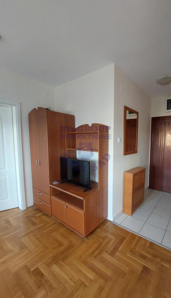 Slika 1 - Jednoiposoban, 30m2, Grbavica Novi Sad, sa terasom, ima lift