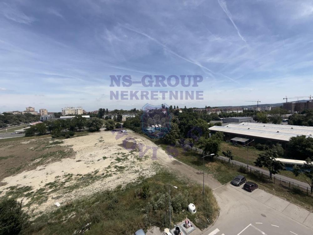 Slika 10 - Trosoban, 86m2, Novo naselje Novi Sad, sa terasom, ima lift
