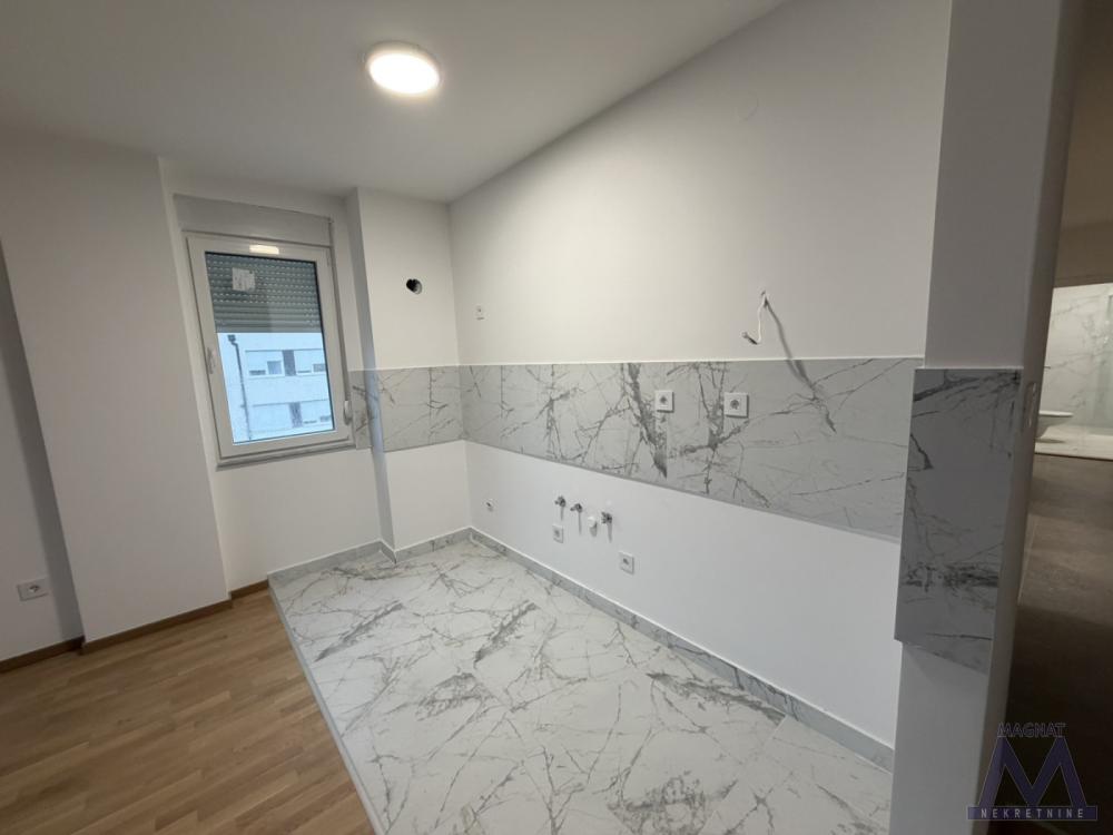 Slika 3 - Stan,NOVI SAD,AVIJACIJA,kv: 74, € 169950, ID: 1019334