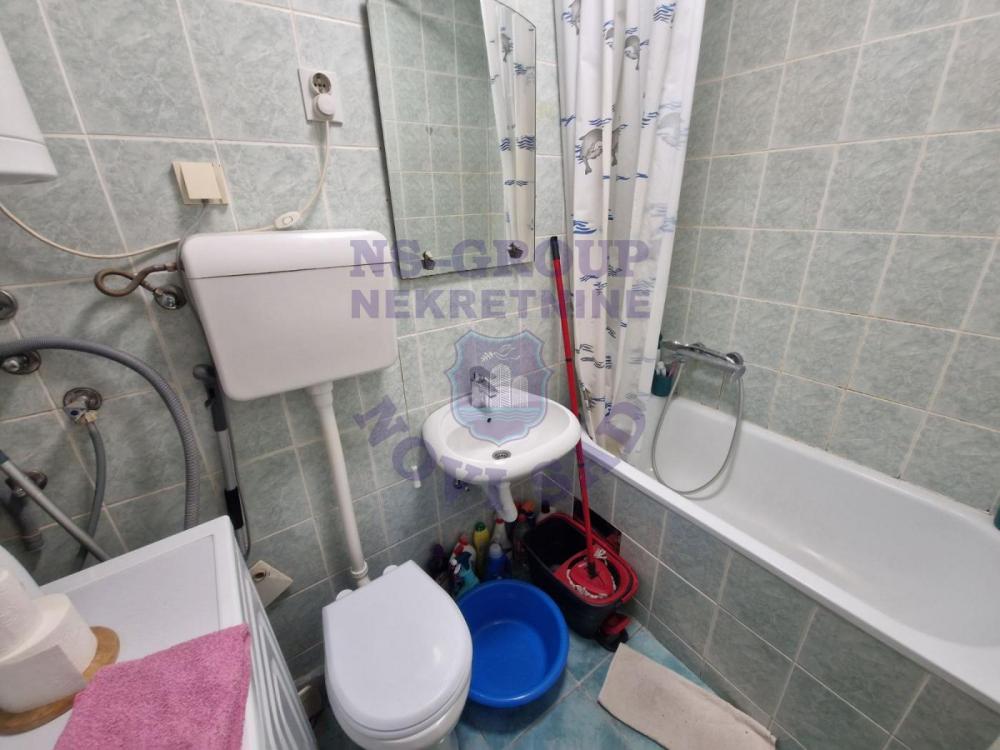 Slika 5 - Dvosoban, 44m2, Bulevar oslobođenja Novi Sad, sa terasom, ima lift