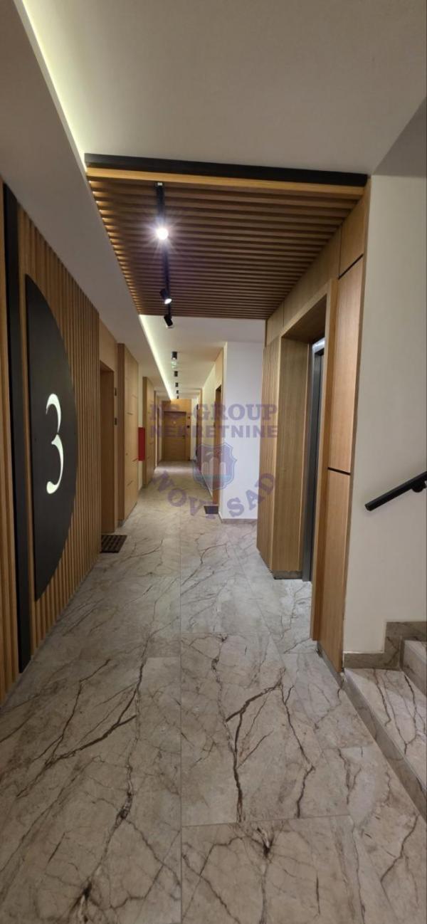 Slika 9 - Dvosoban, 42m2, Avijatičarsko naselje Novi Sad, sa terasom, ima lift