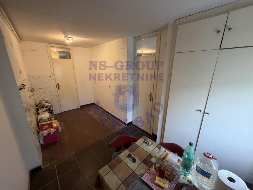Slika 2 - Troiposoban, 84m2, Novo naselje Novi Sad, sa terasom